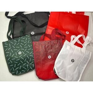 Lululemon bundle of 2 Large and 3 small Reusable Shopping Bags